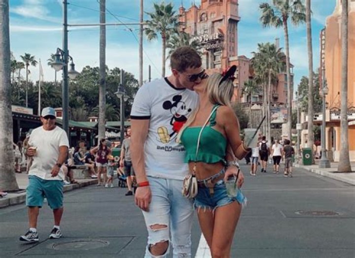 Are juliette and sam engaged?