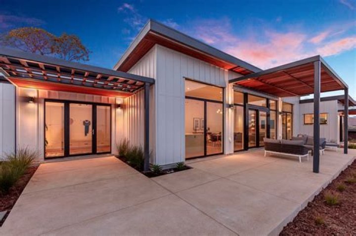 Are prefab homes mobile homes?