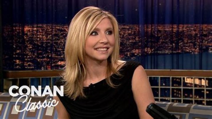 Can sarah chalke speak german?