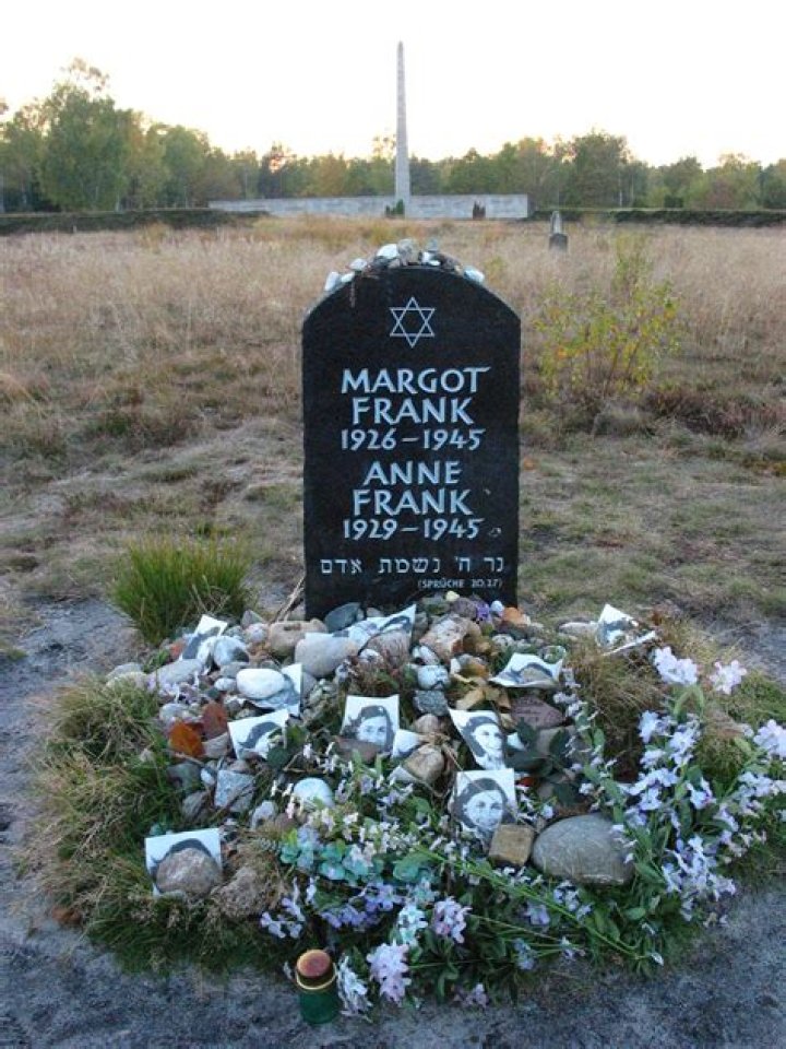 Did anne frank died in bergen belsen?
