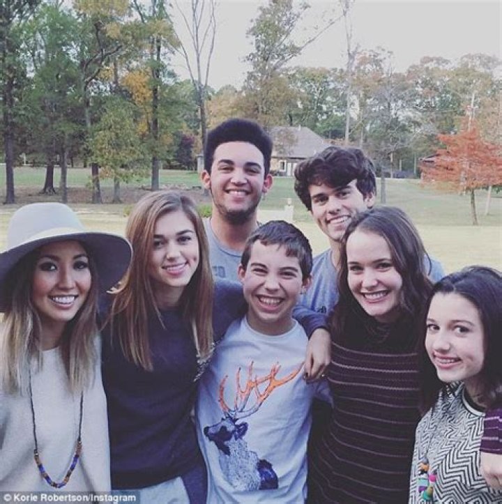 Did willie and korie adopt?
