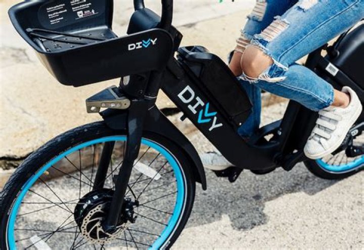 Do divvy bikes have lights?