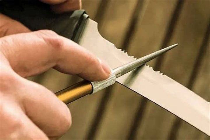 Do serrated knives need sharpening?