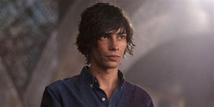 Does jasper die in breaking dawn?