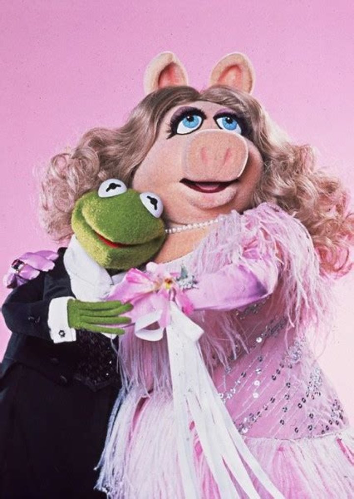 Does kermit love miss piggy?