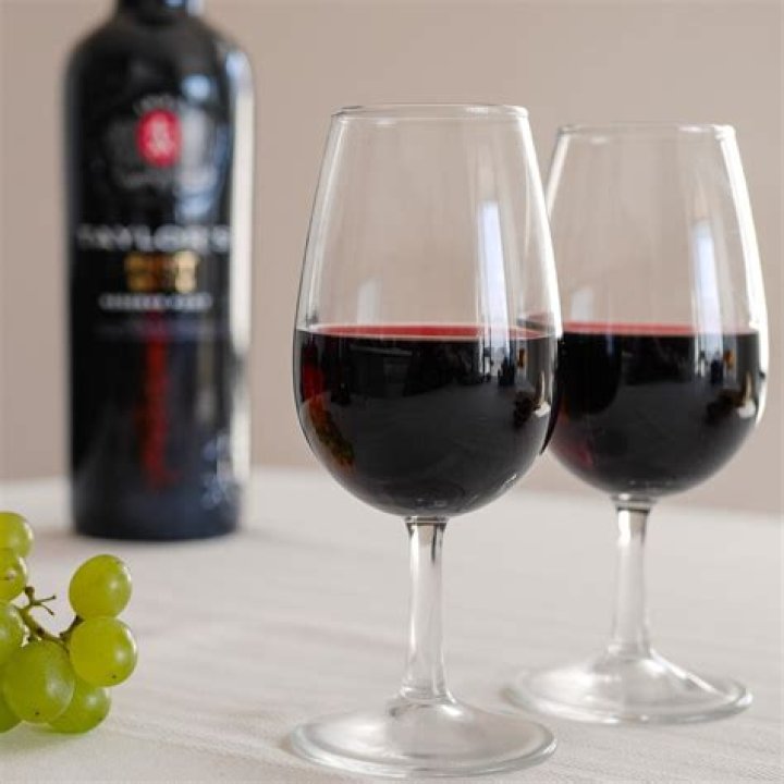 Does port need decanting?