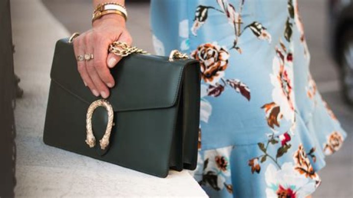Does purse count as personal item?