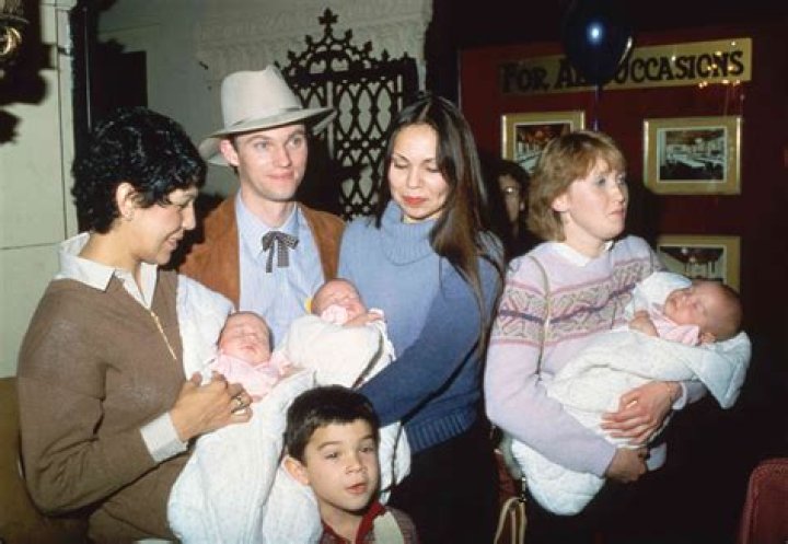 Does richard thomas have triplets?