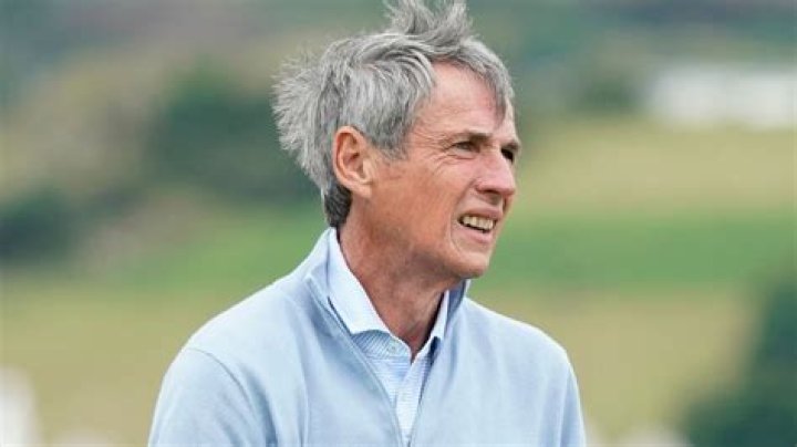 Has alan hansen retired?