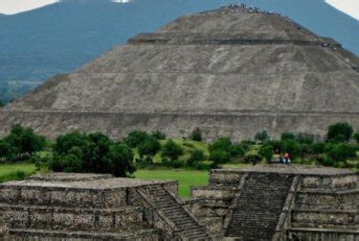 How did teotihuacan fall?