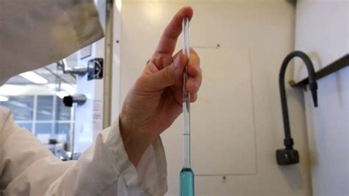 How does a pipette work?