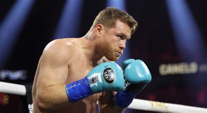 How many southpaws has canelo fought?