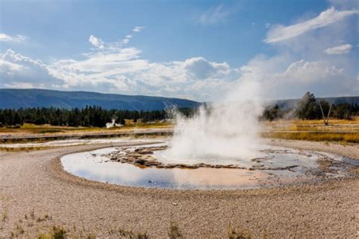 What are the geysers in yellowstone?