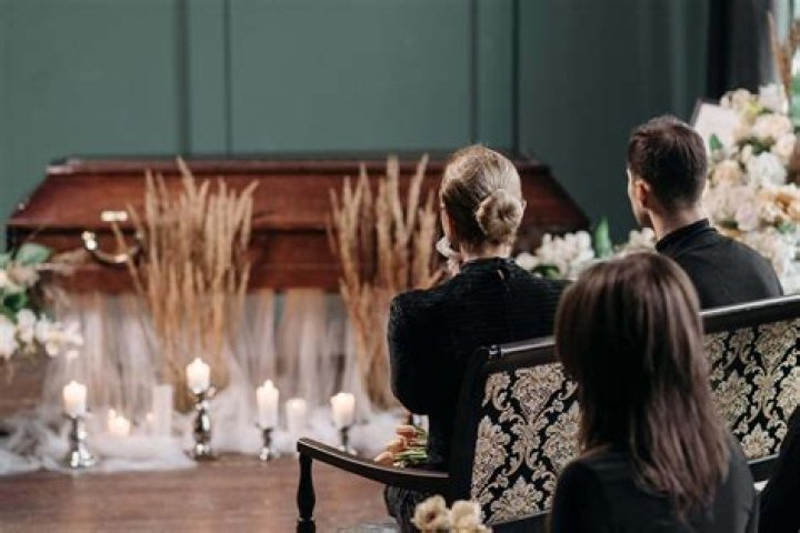 Whats a funeral celebrant?