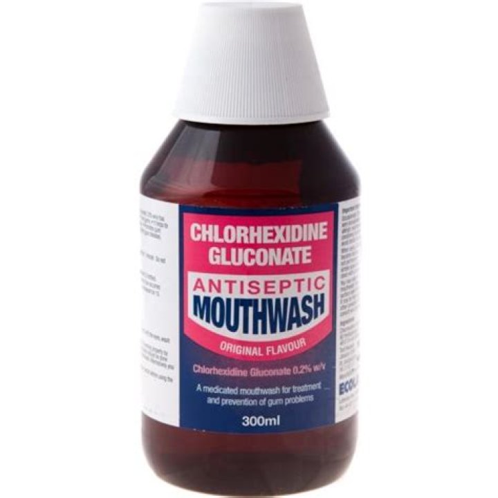 Which mouthwashes contain chlorhexidine?