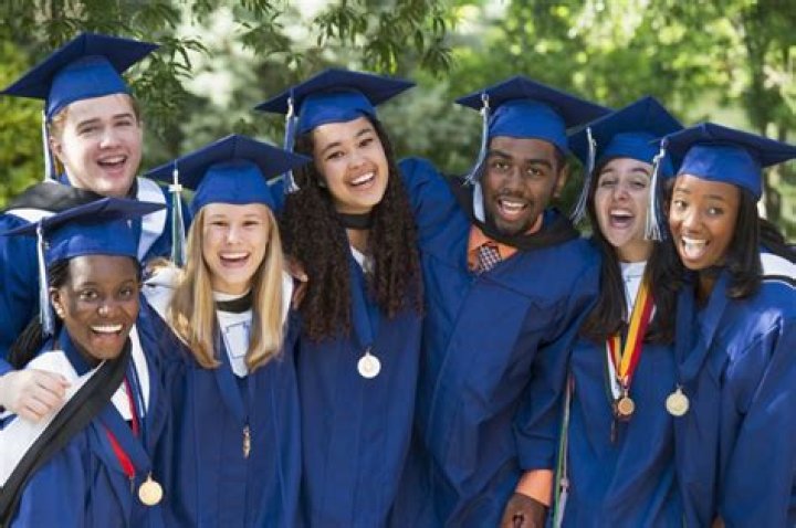 Which side tassel masters?