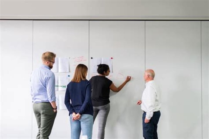 Who determines how work is performed during the sprint?