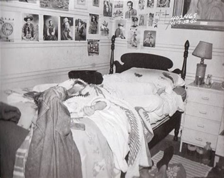 Who discovered the clutters had been murdered?