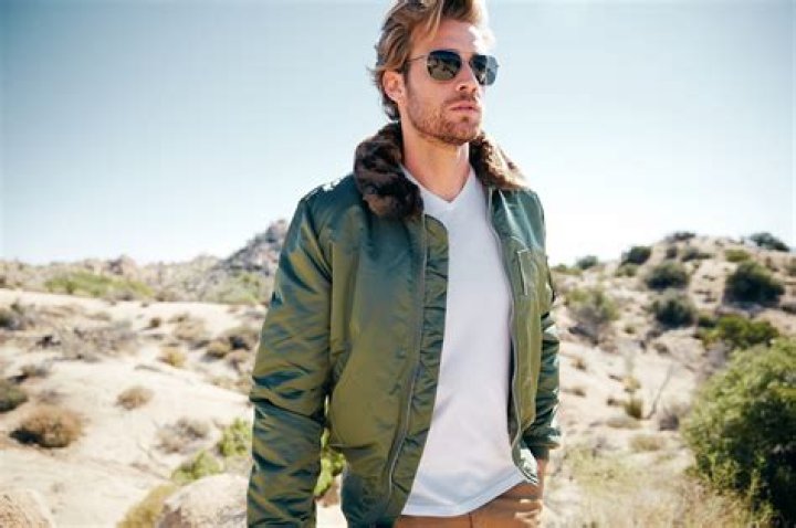 Who do aviators look good on?
