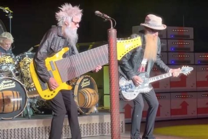 Whos playing bass for zz top?