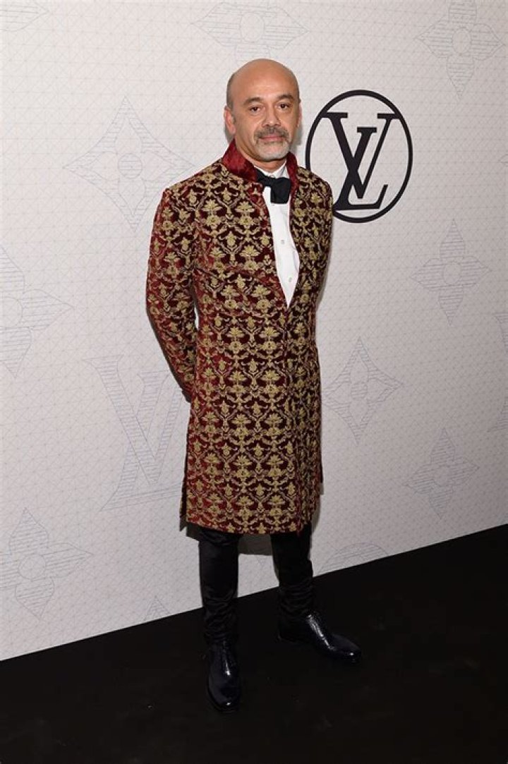 Whos the designer for louis vuitton?