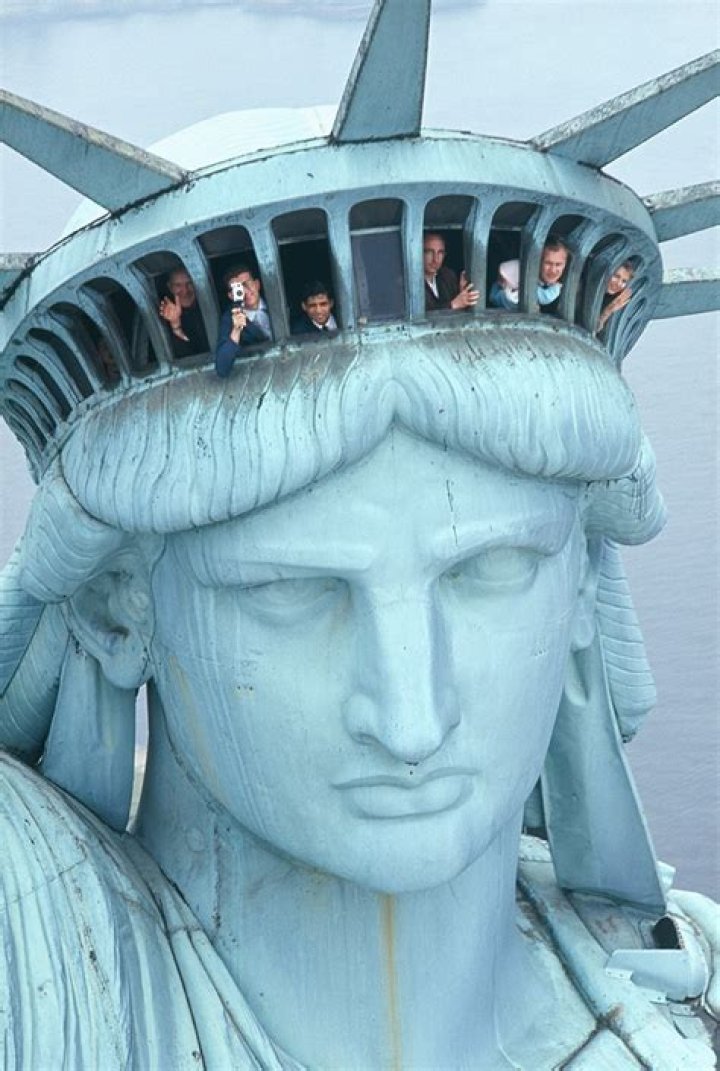 Why liberty statue was built?