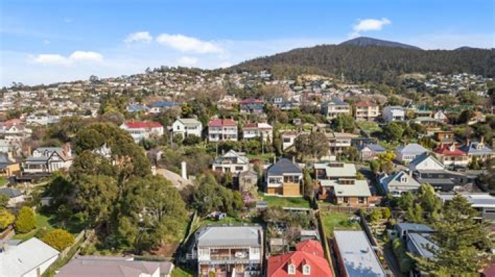 Will house prices drop in hobart?