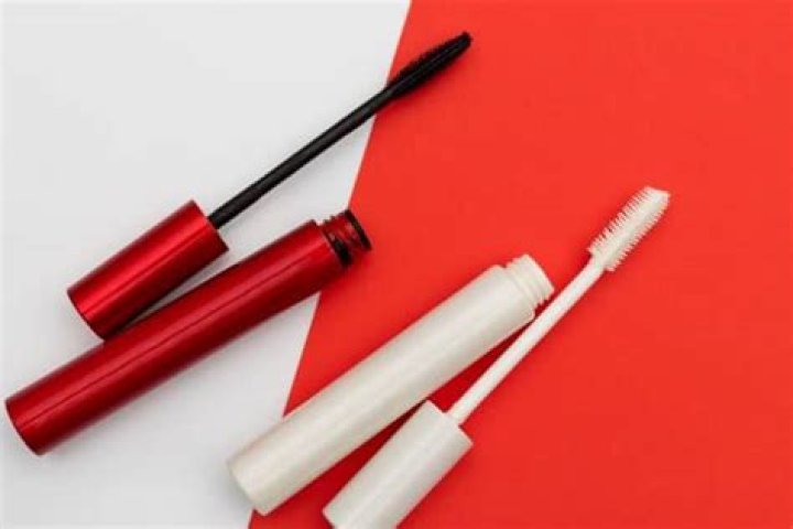 Will mascara ruin my lash tint?